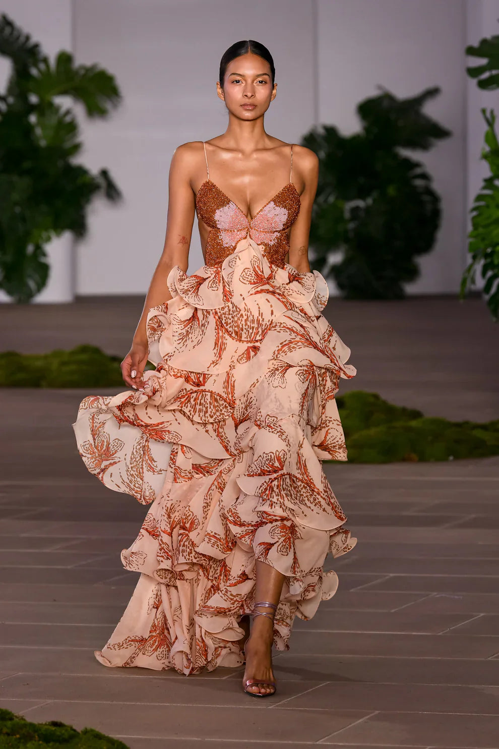 NAHIA | VESTIDO CON VOLANTES