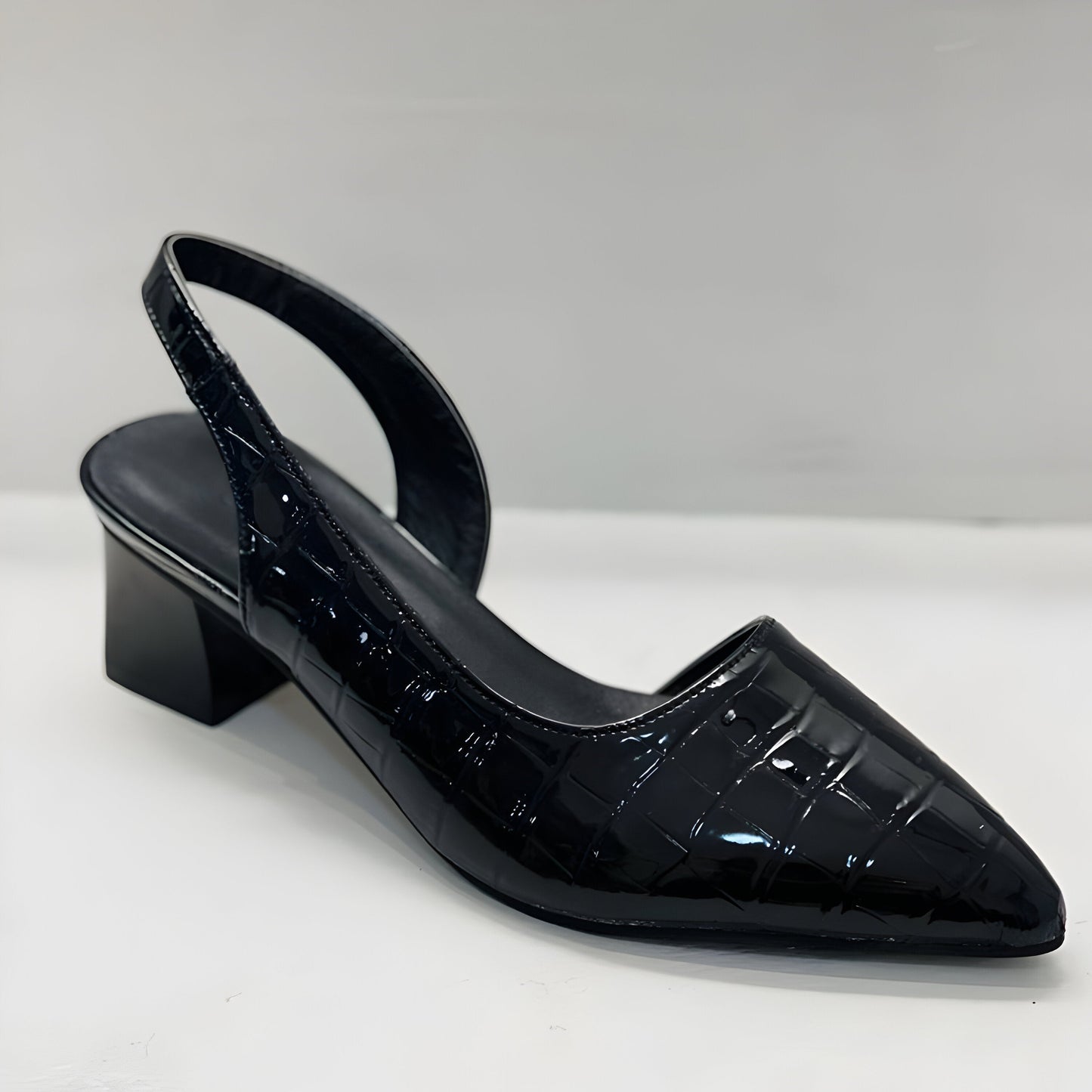 WYNN - ZAPATOS CON TACÓN DE PUNTA ANCHA