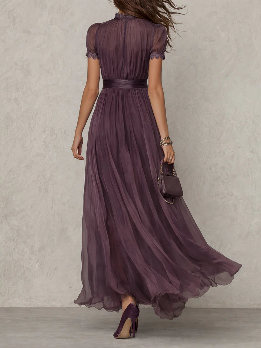 VESTIDO LARGO VIOLETA CON ESCOTE EN FORMA DE LLAVE Y BORDE DE ENCAJE DE CHIFÓN