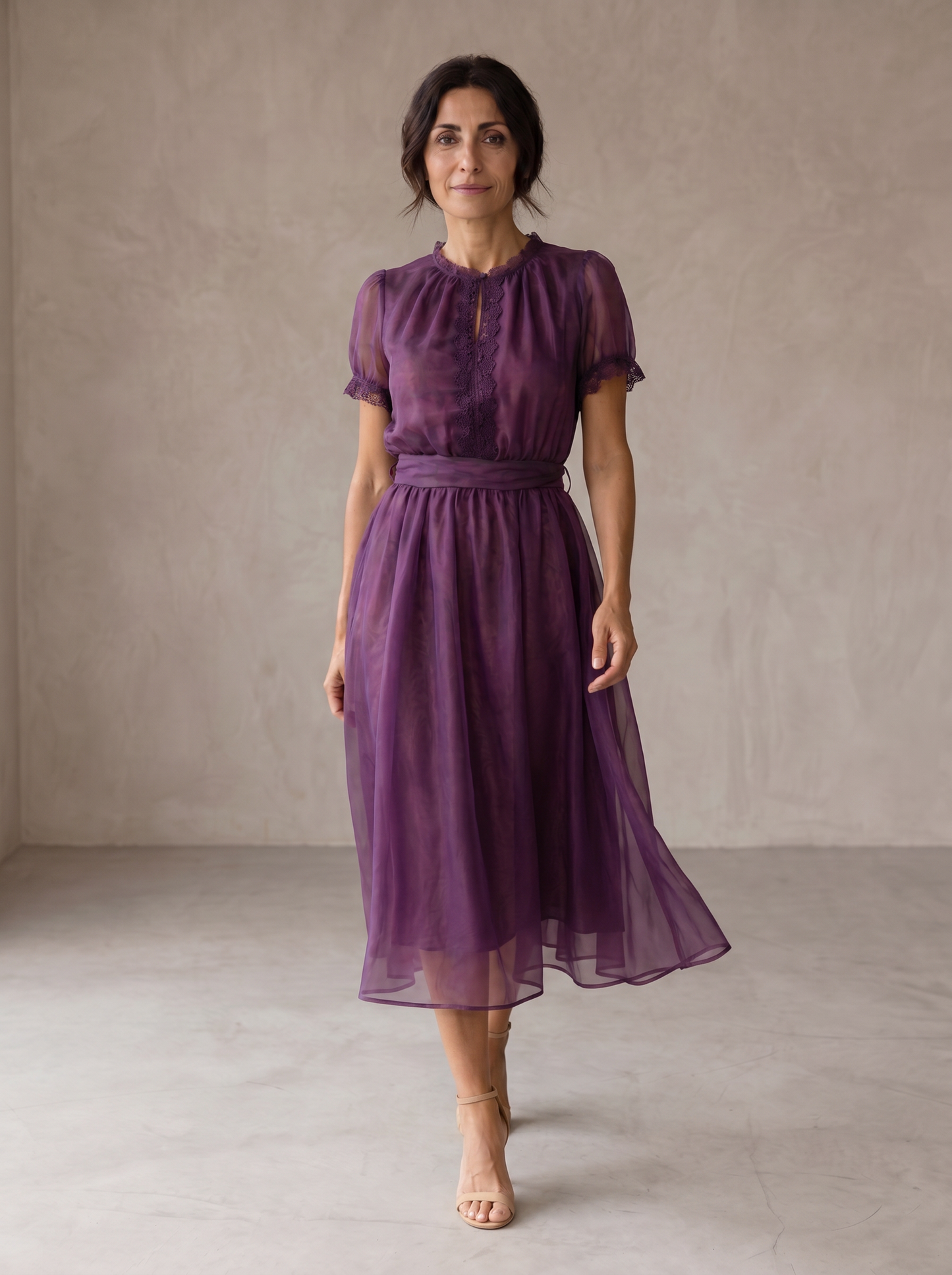 Flavia | Vestido Largo con Escote en Lágrima y Borde de Encaje de Chifón