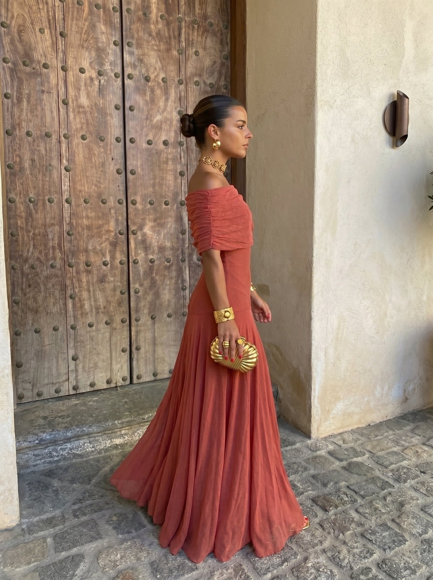 VESTIDO ELEGANTE SIN TIRANTES DE MALLA