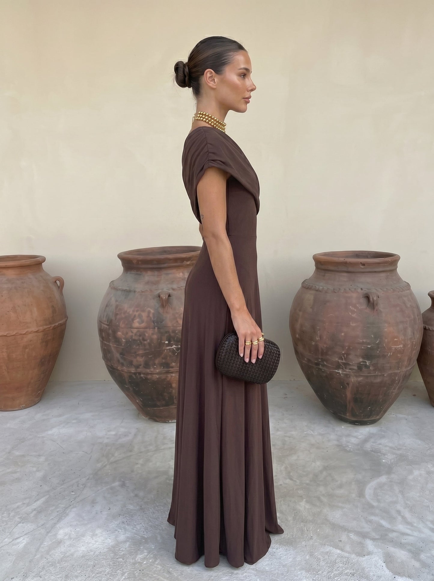 VESTIDO ELEGANTE SIN TIRANTES DE MALLA